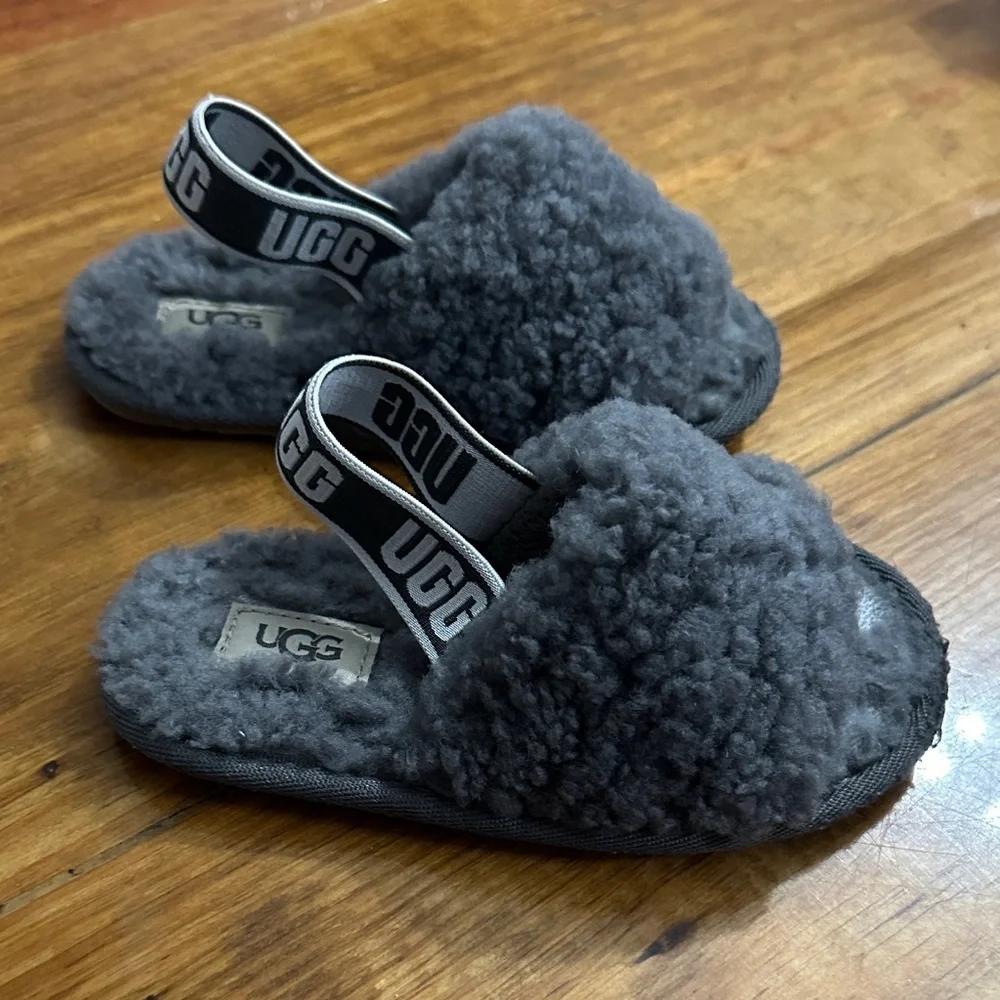 UGG Kids Charcoal Fluffy Slippers